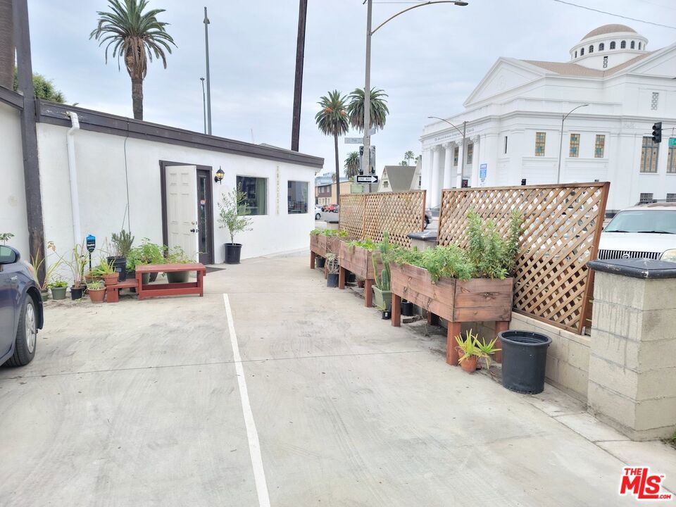 main property photo 16