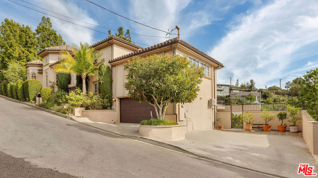 main property photo 45