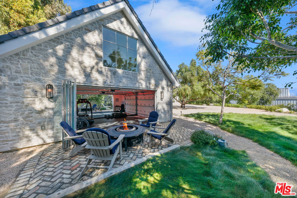 main property photo 40