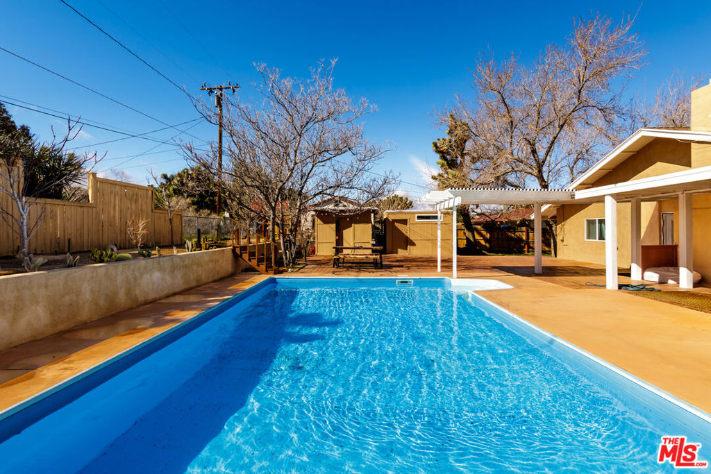 main property photo 23