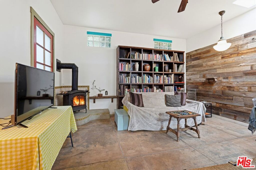 main property photo 28