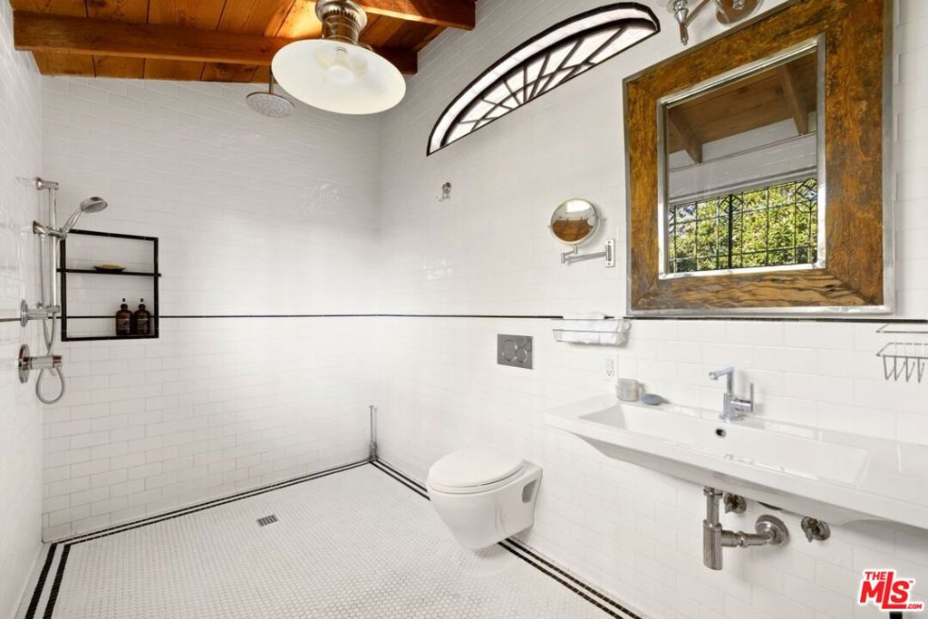 main property photo 54