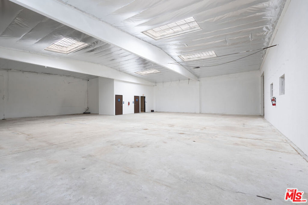 main property photo 31