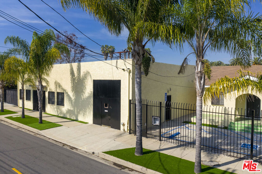main property photo 6