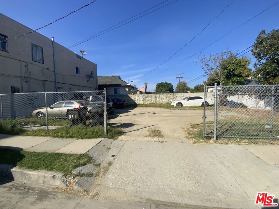 main property photo 37