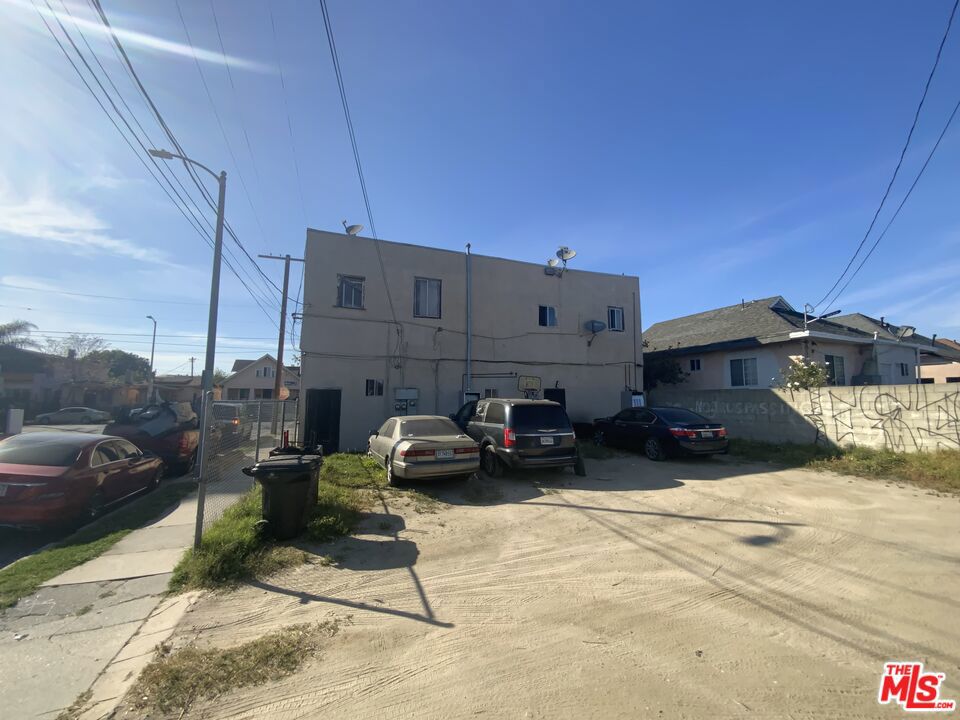 main property photo 40