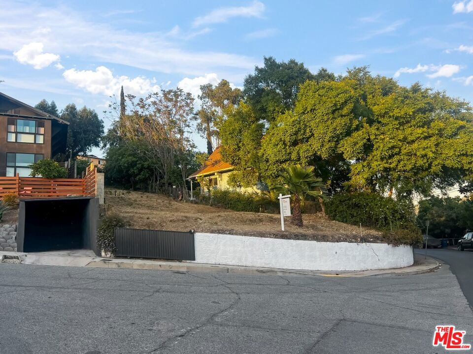 main property photo 11