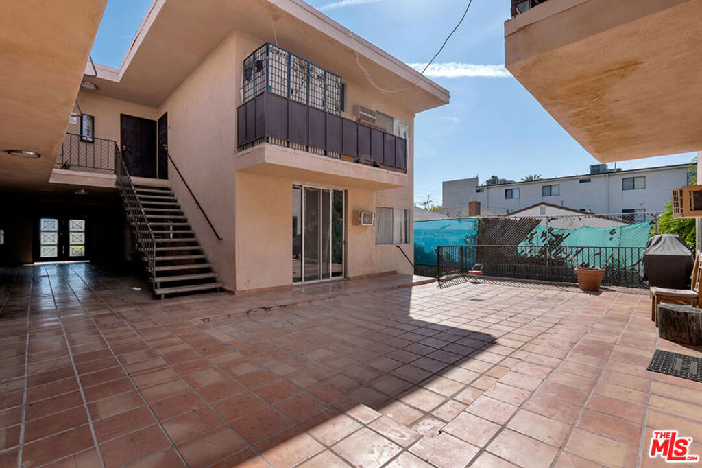 main property photo 7
