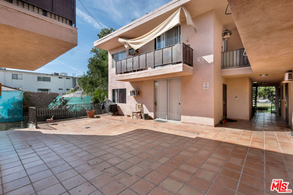 main property photo 8