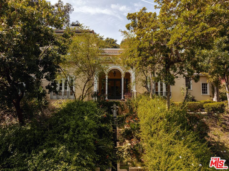 main property photo 13