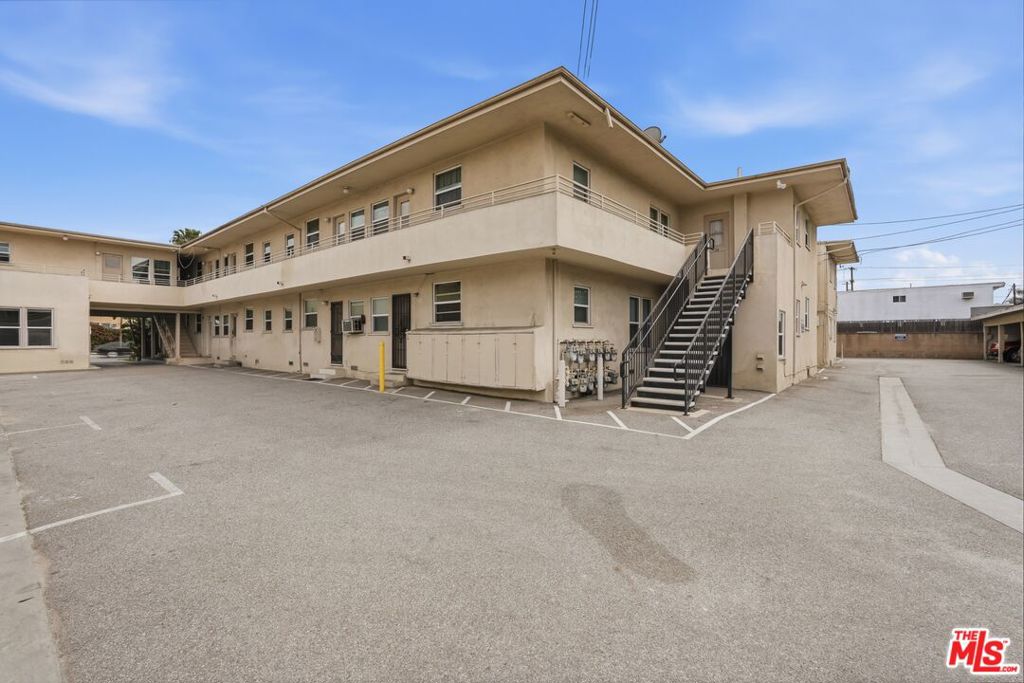 main property photo 14