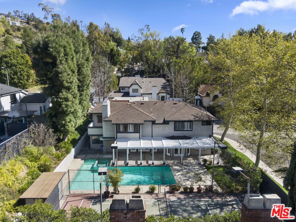 main property photo 23