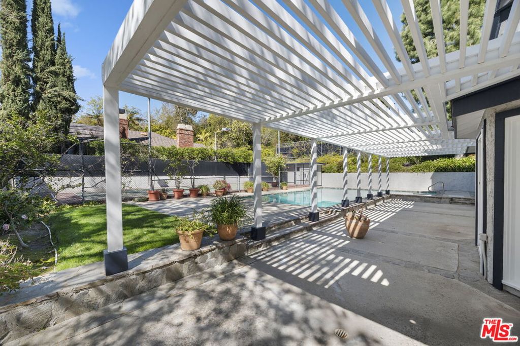 main property photo 31