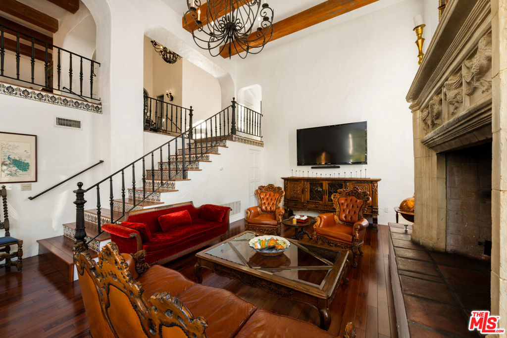 main property photo 6