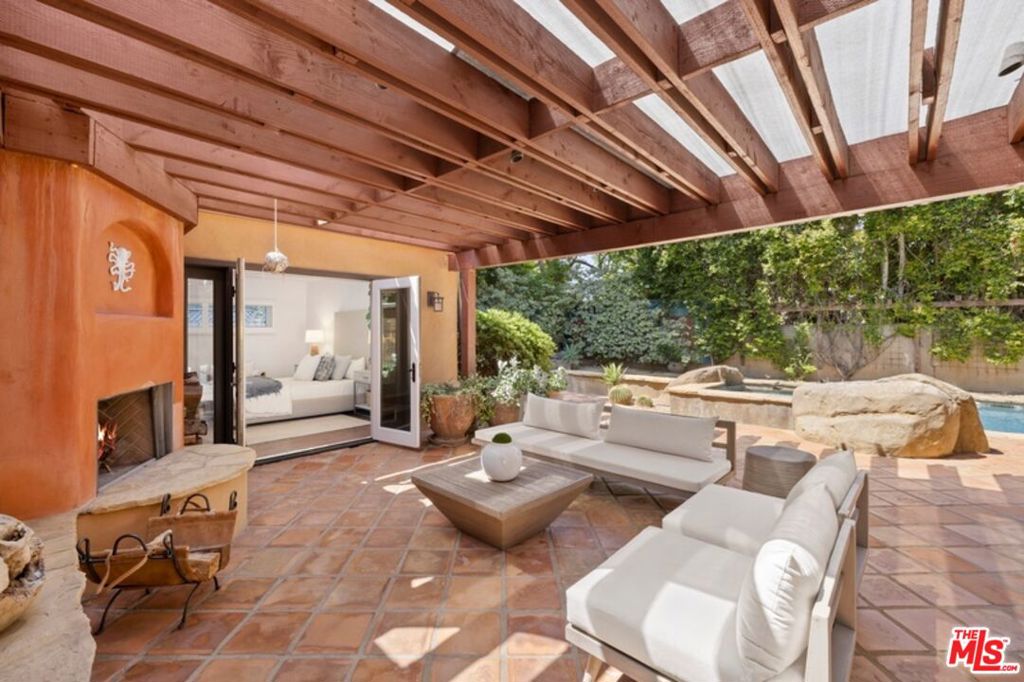 main property photo 23