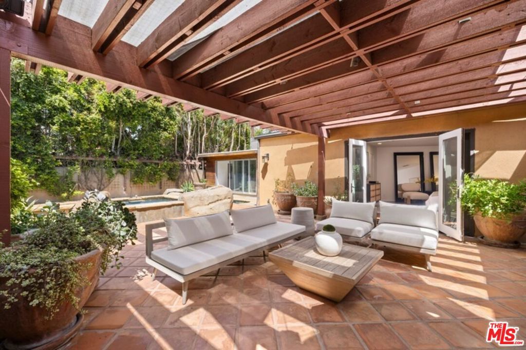 main property photo 24