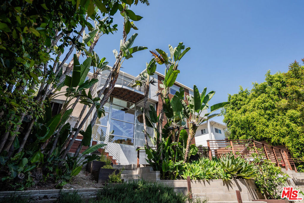 main property photo 50