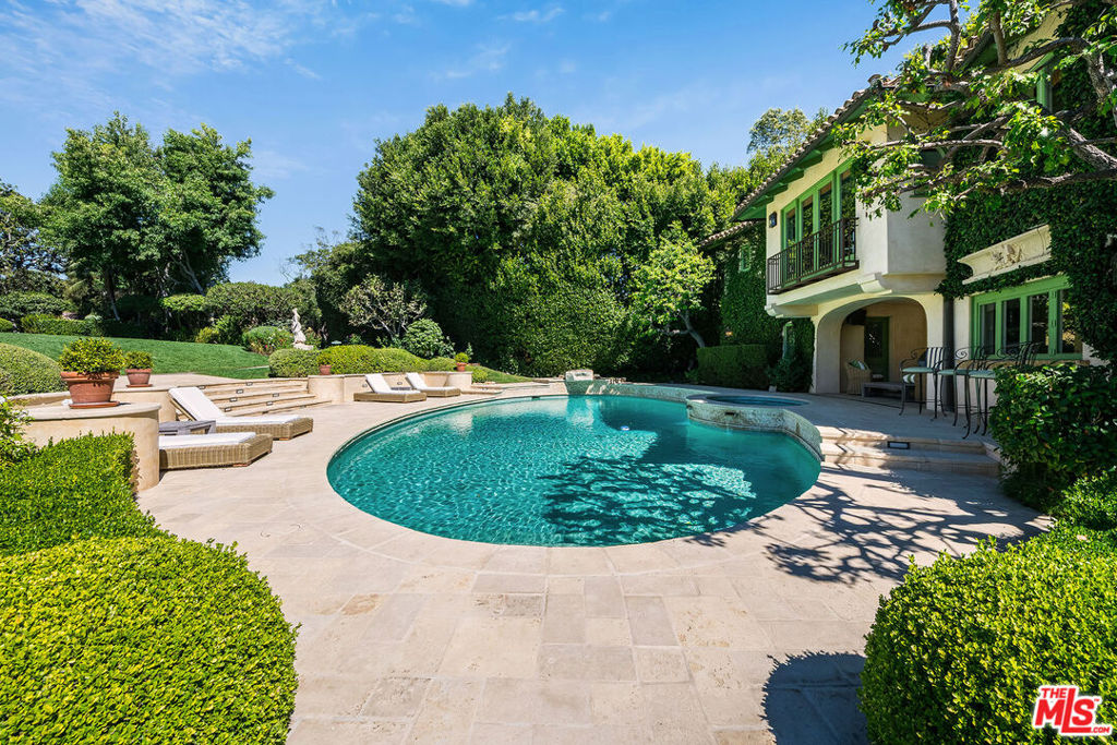 main property photo 18