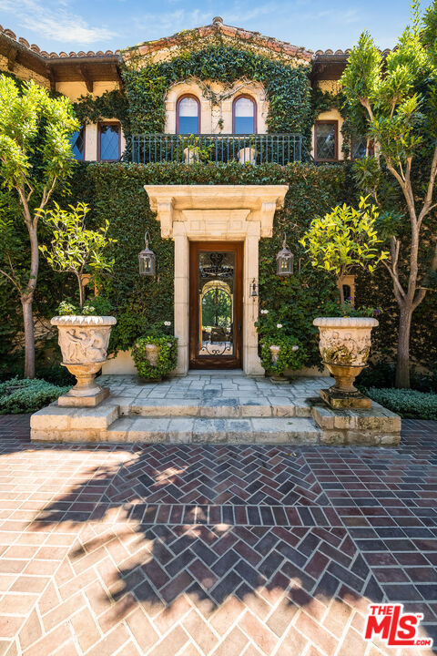 main property photo 23