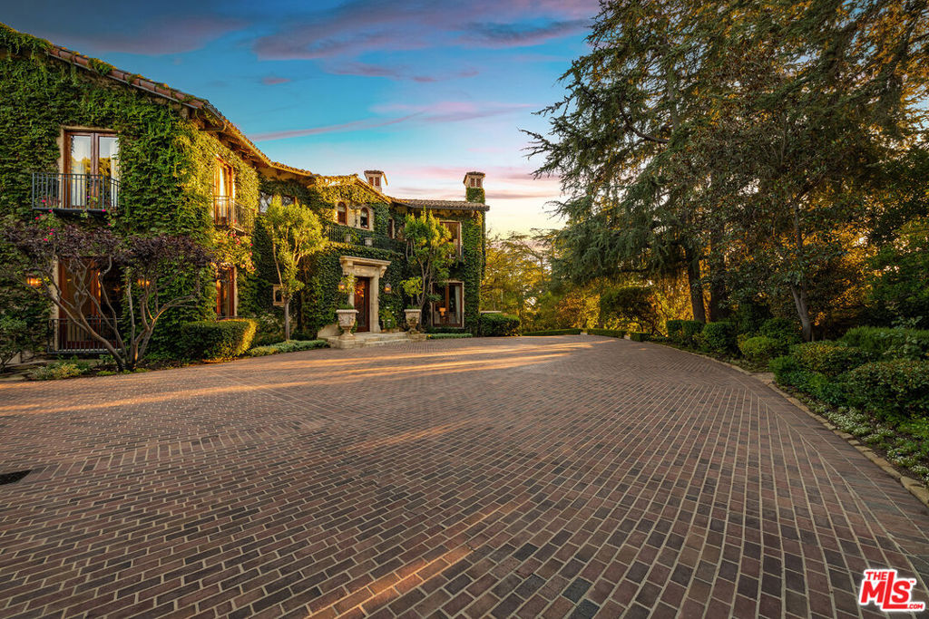 main property photo 38