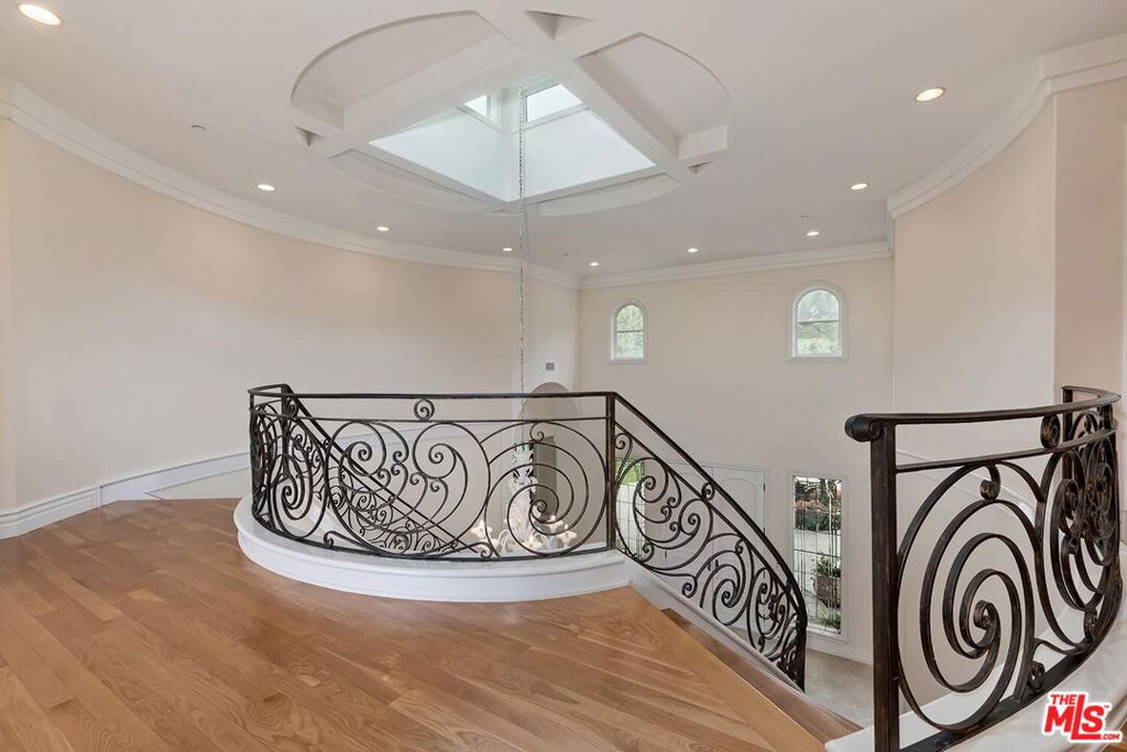 main property photo 16