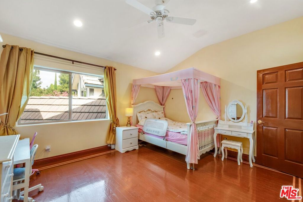 main property photo 50