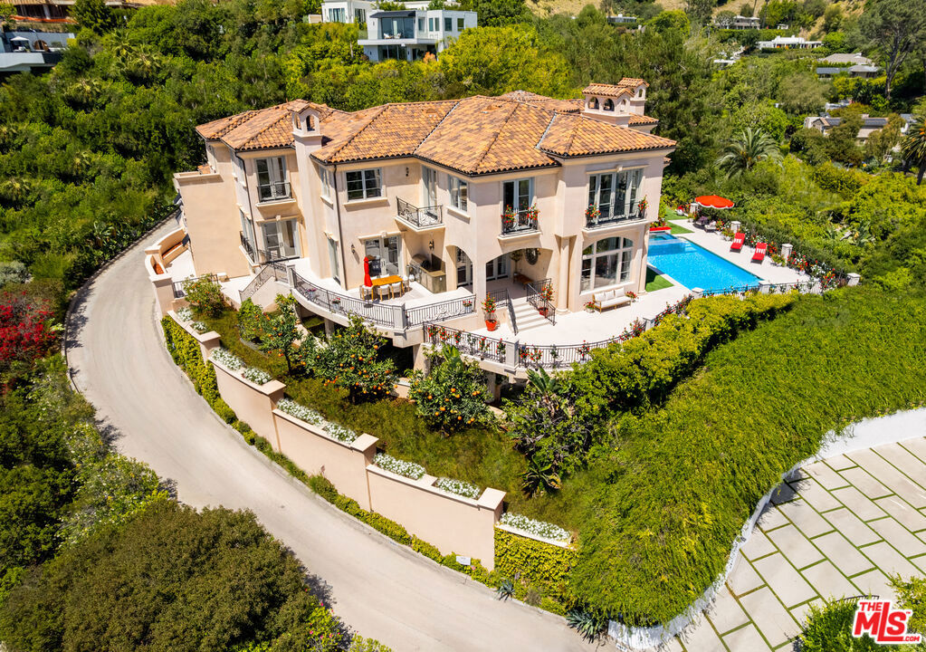 main property photo 34