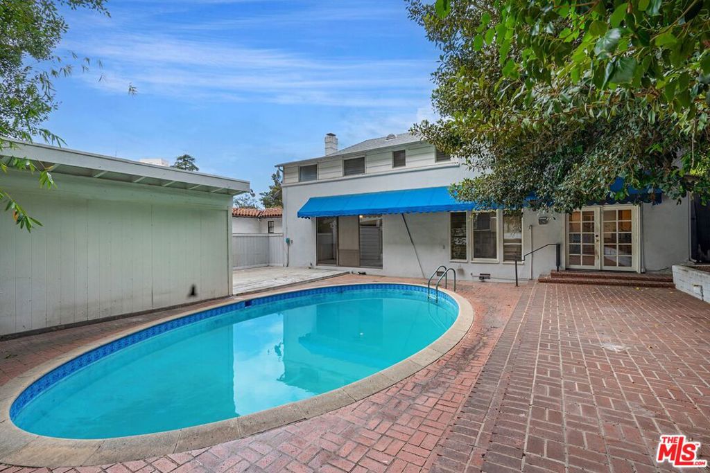 main property photo 23