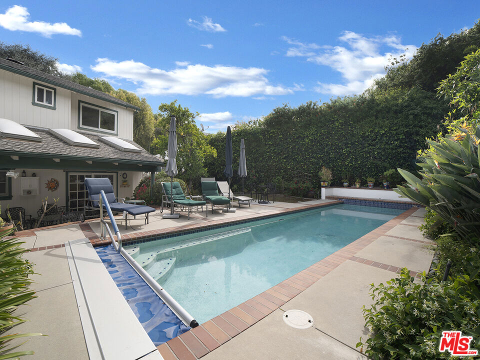 main property photo 40