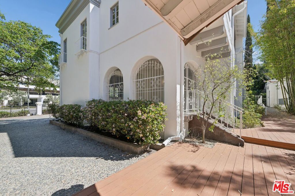 main property photo 16