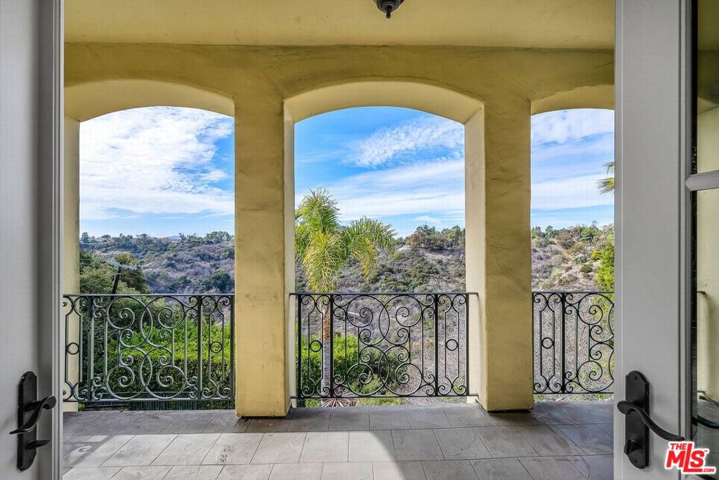 main property photo 11