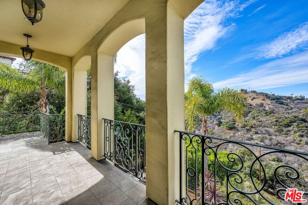 main property photo 12