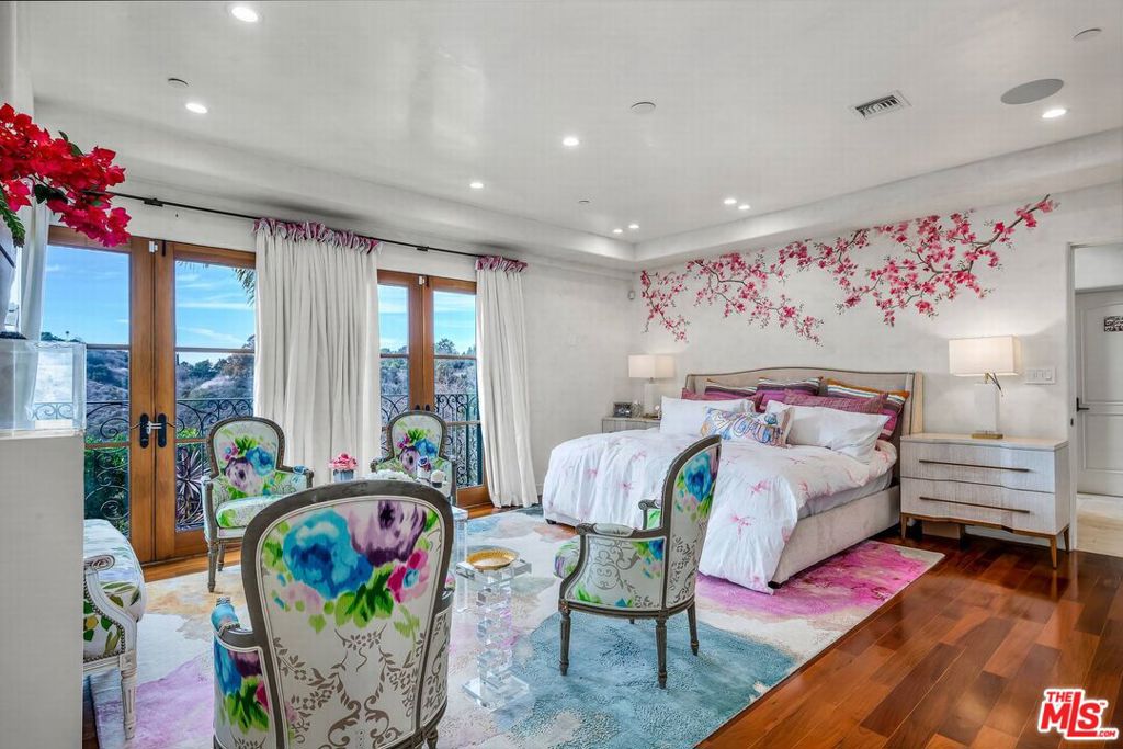 main property photo 23