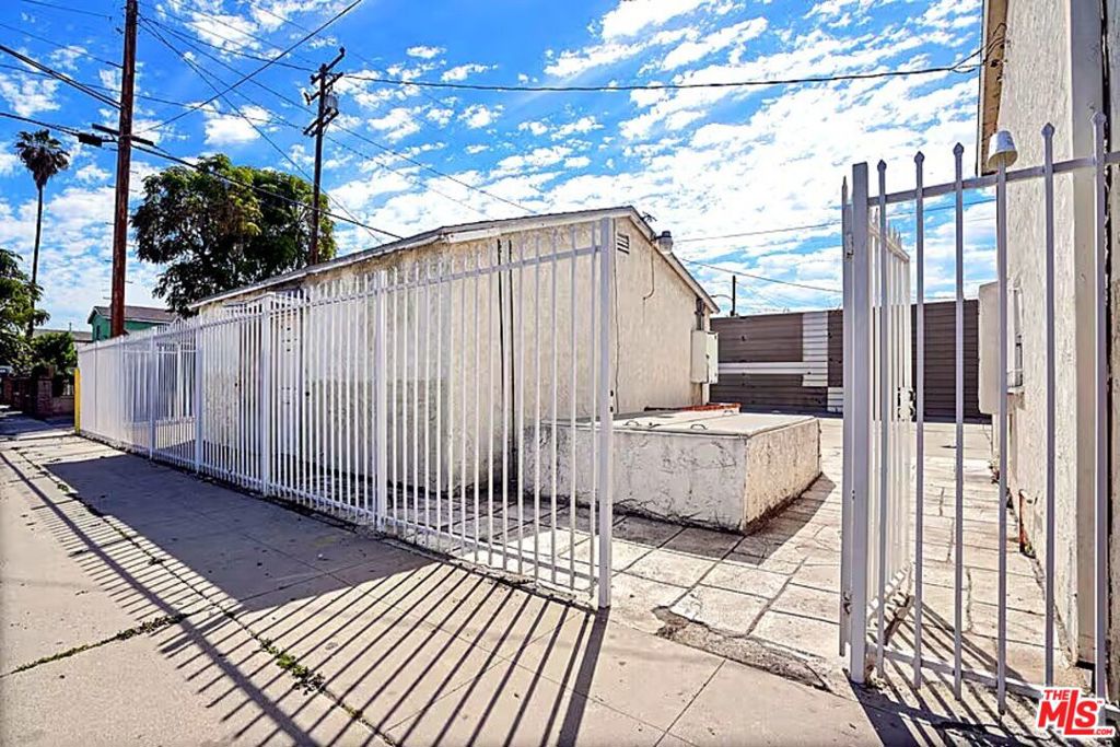 main property photo 13