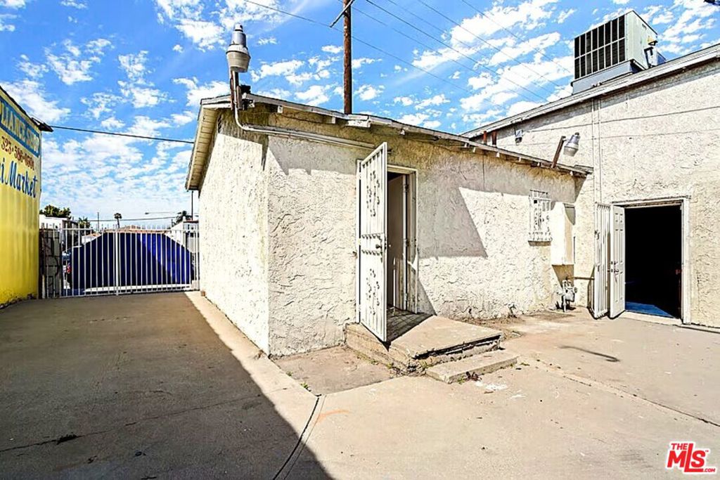 main property photo 30