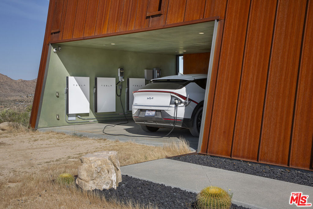 main property photo 26