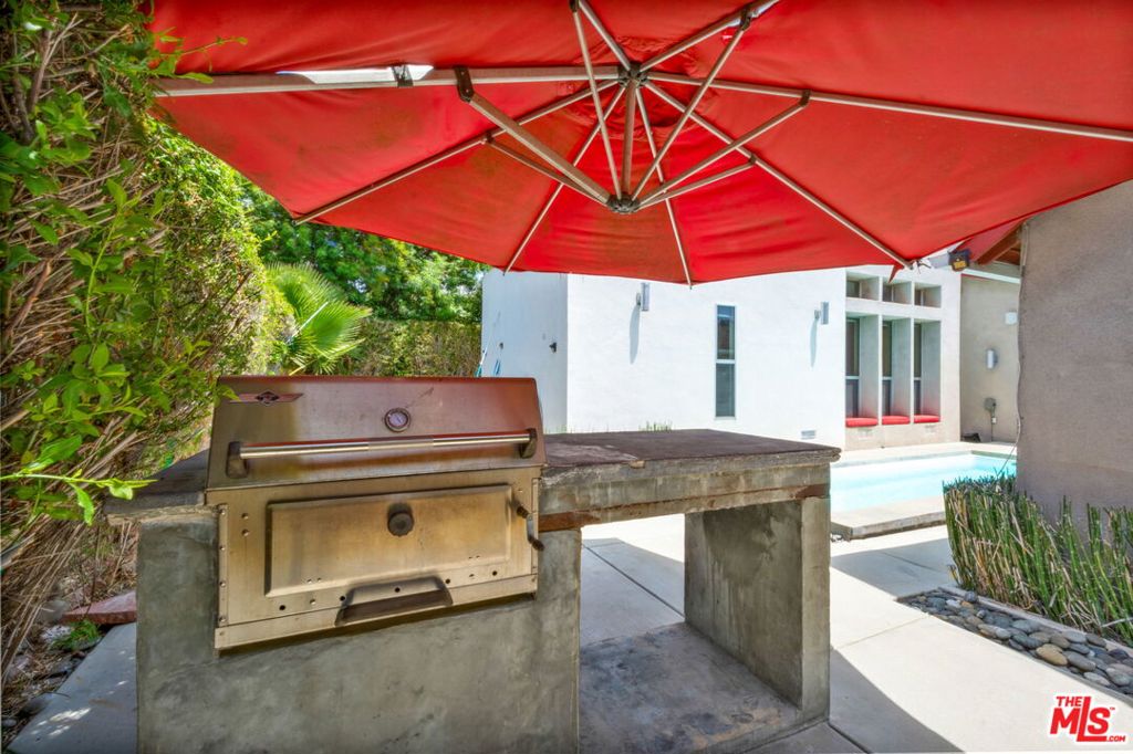 main property photo 50