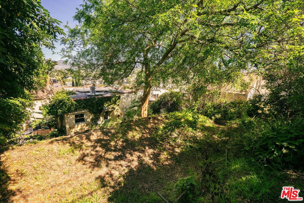 main property photo 28