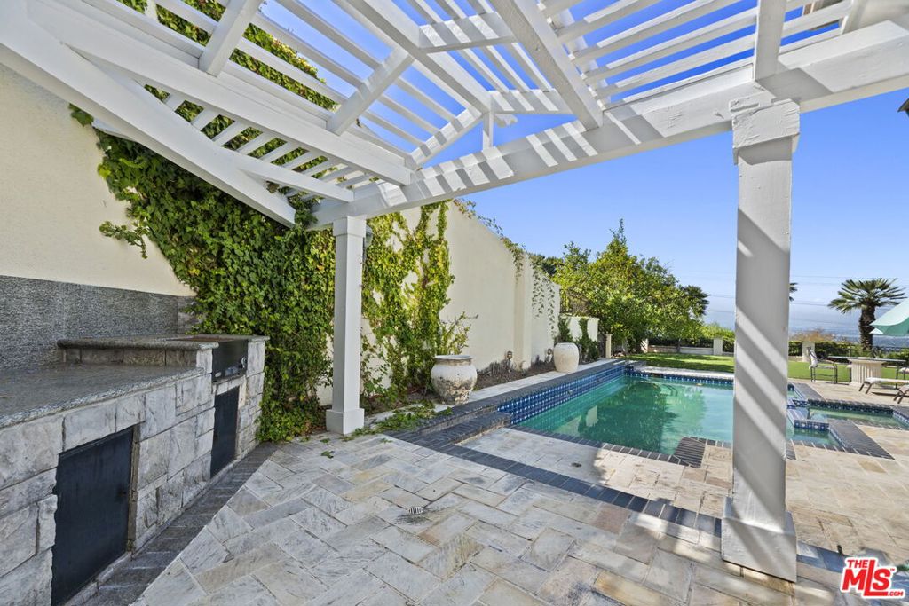 main property photo 24
