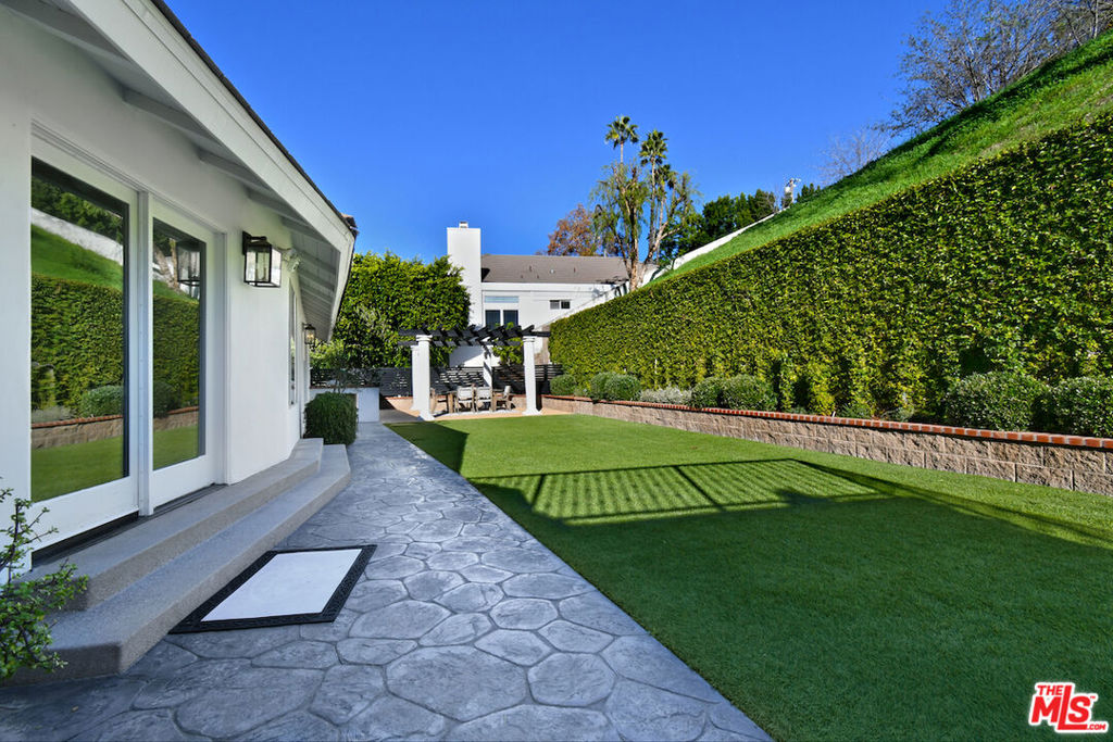 main property photo 24