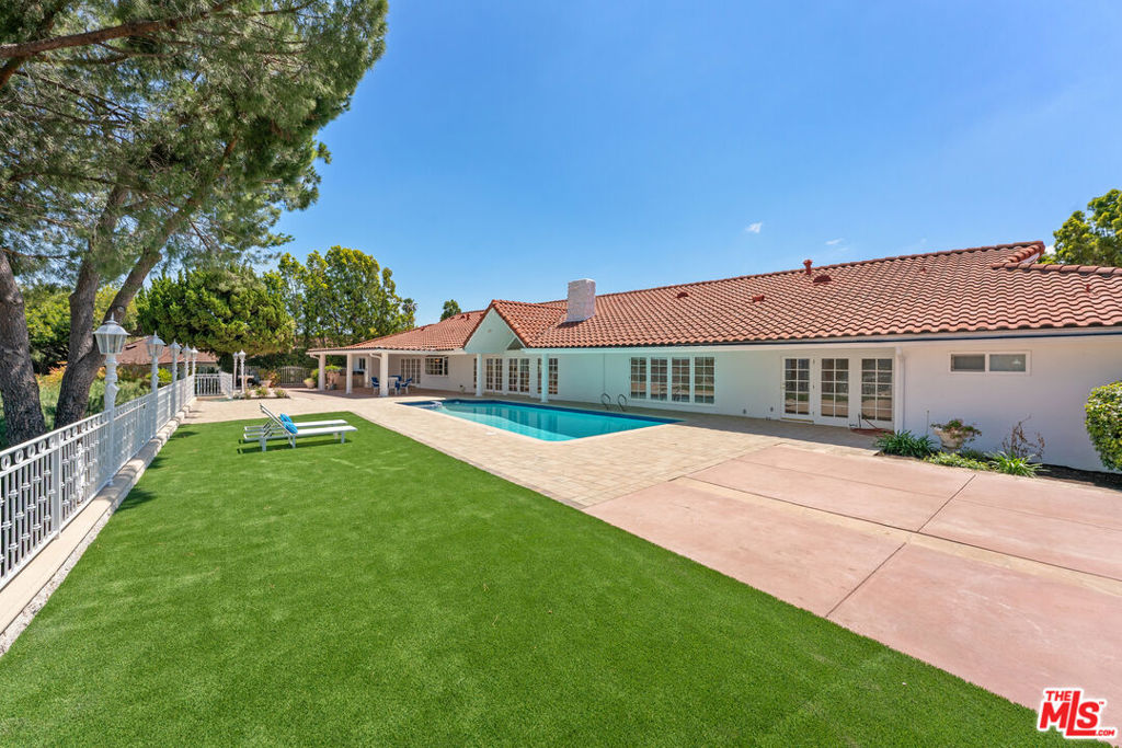 main property photo 40