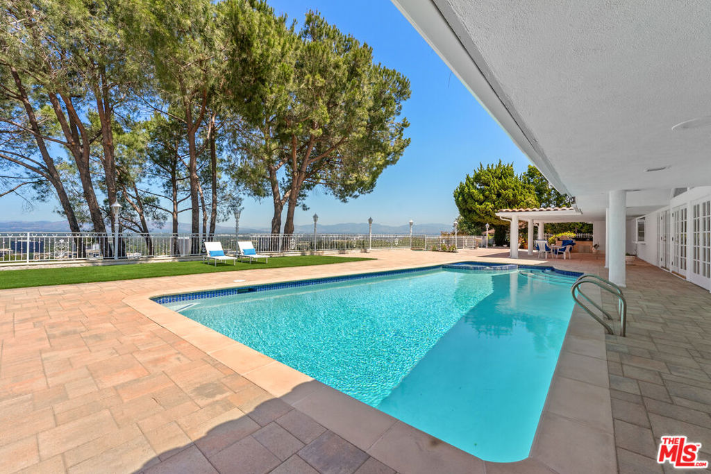 main property photo 41