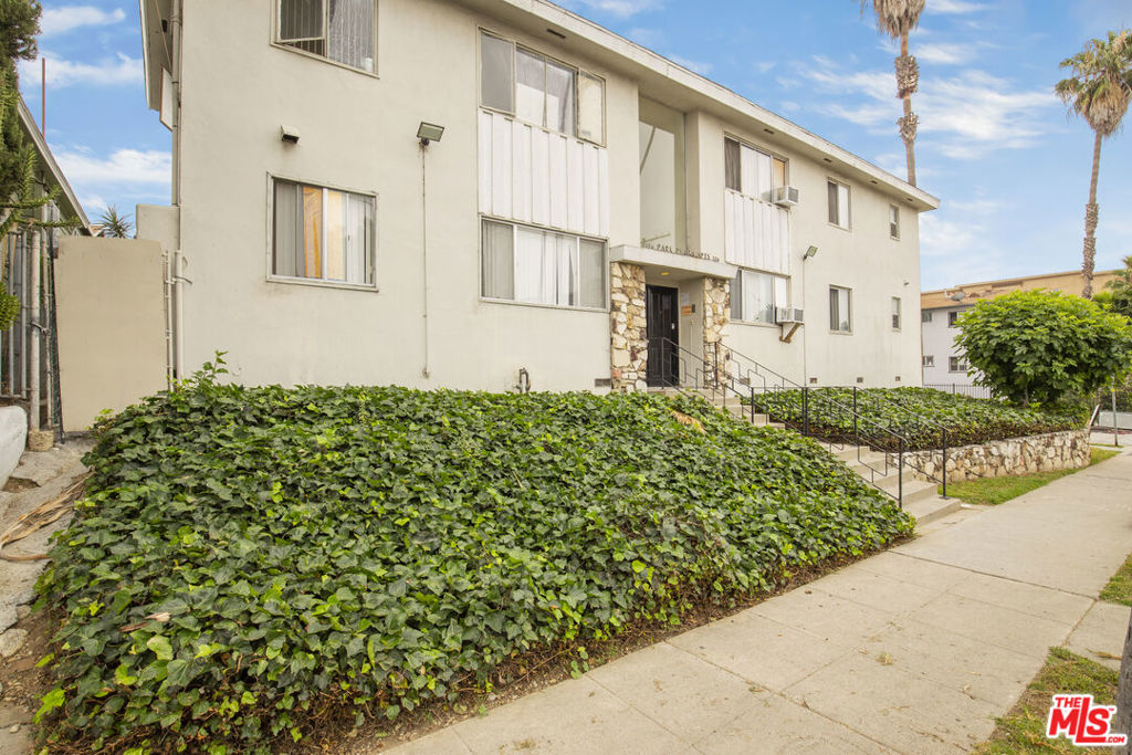 main property photo 11
