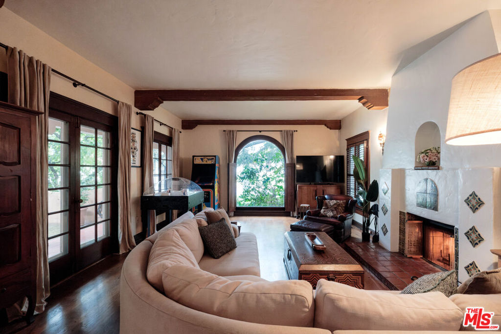 main property photo 5