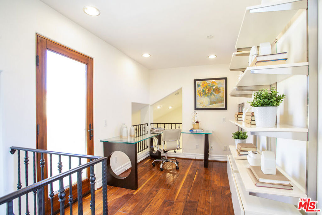 main property photo 28
