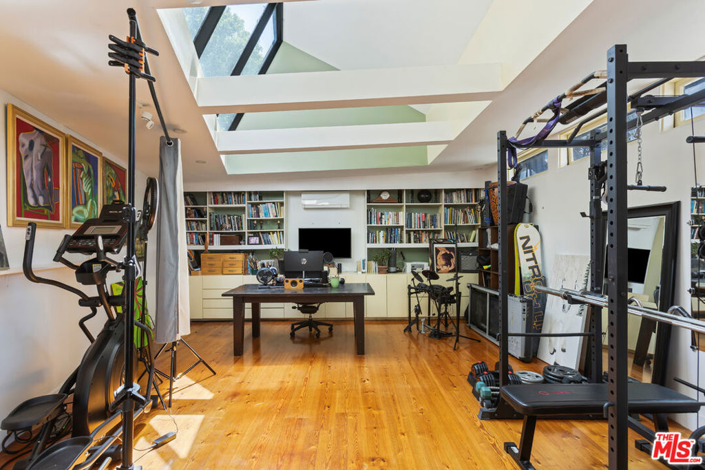 main property photo 20