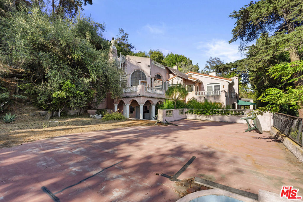 main property photo 17