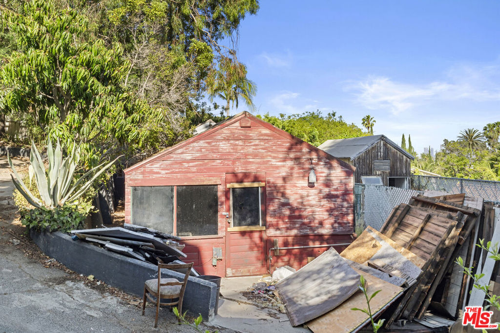 main property photo 28