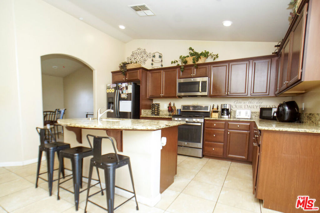 main property photo 4