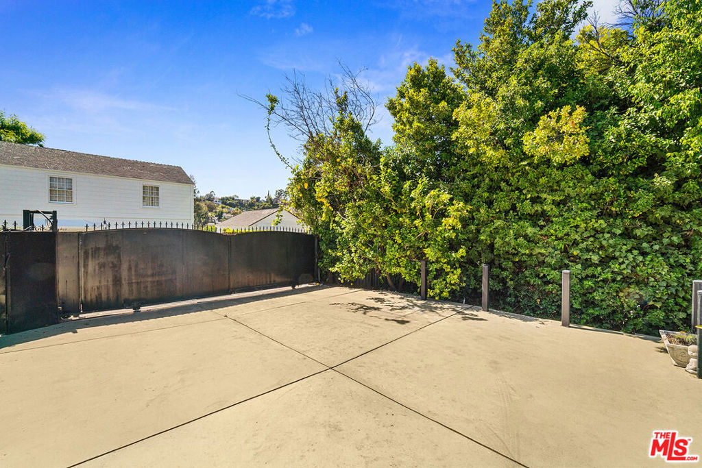 main property photo 20